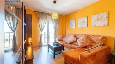 Piso en Venta en La Zubia con Garaje y Vistas
