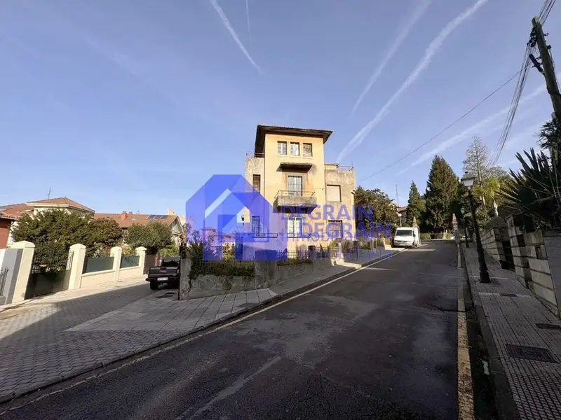Chalet en Oviedo para reformar 485m2