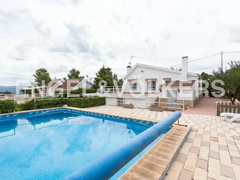 Chalet en Venta en Cumbres de Valencia