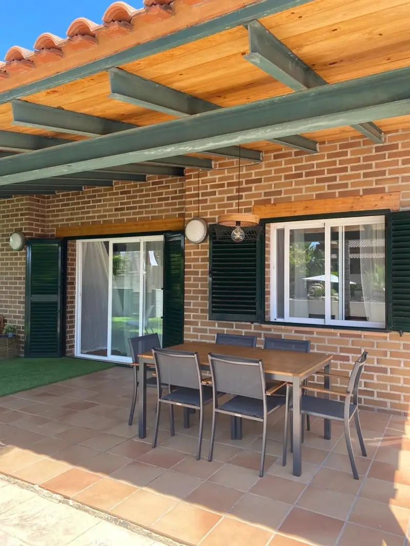Chalet en Riba roja de Turia con piscina Alquiler 1 a 11 meses
