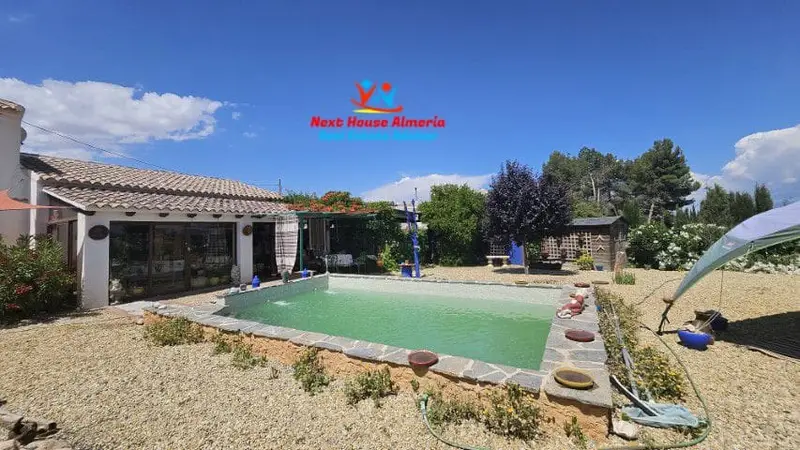 Casa Cueva con Piscina y Vistas a la Montaña en Cúllar Granada
