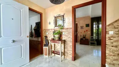 Adosado en Venta en Casines con Ascensor y Piscina