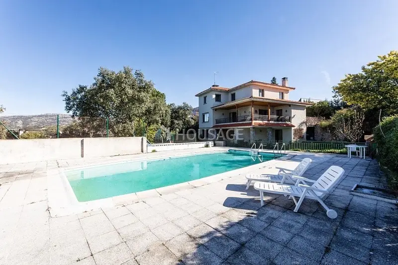 Chalet en Hoyo de Manzanares con Piscina y Pista de Tenis