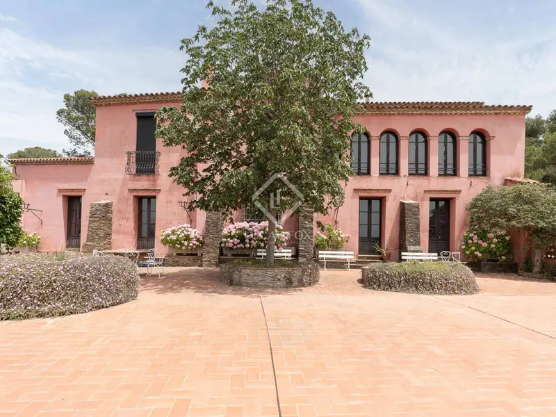 Masia con Capilla en Vallvidriera 963m2 Jardin 1826m2