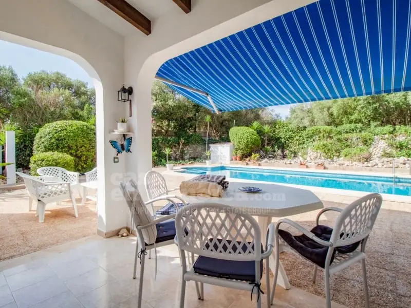 Chalet con Piscina Privada en Trebaluger Menorca