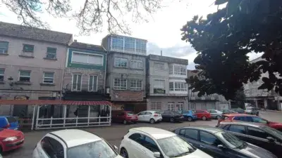 Venta de Piso en Ponteareas Edificio de 1952 111m2 y 108m2
