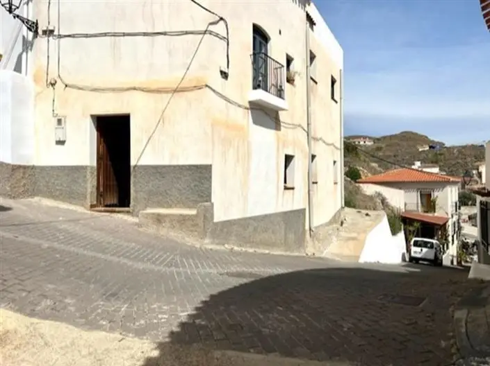Casa de Pueblo de 2 Dormitorios en Lubrin - Reforma Total