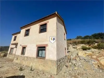 Cortijo en Montefrío con Vistas al Campo y Gran Parcela