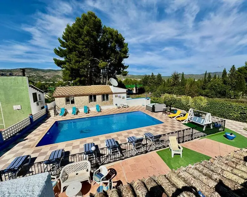 Villa de Lujo con Piscina y Pista de Tenis en Castalla