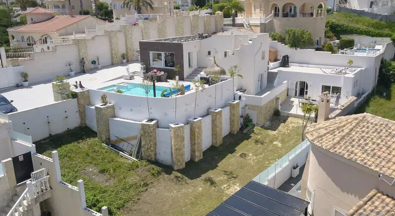 Villa de Lujo con 4 Edificios en Rojales