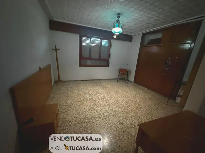 Casa adosada en Novelda con garaje y terraza 380m2