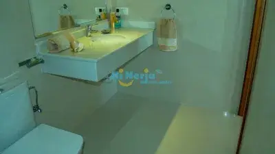 Apartamento Moderno en Nerja Centro con Piscina y Terraza