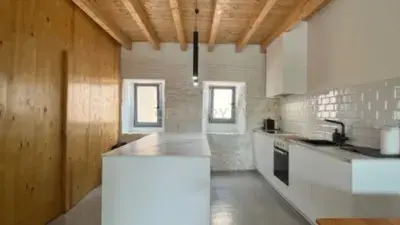 Chalet en Venta en Santillana del Mar: Dos Viviendas con Encanto