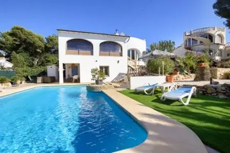 Villa Moderna Renovada en Balc	ón Al Mar con Apartamento