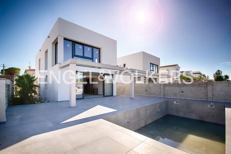 Villa en Canal Empuriabrava 4 Dormitorios Suite