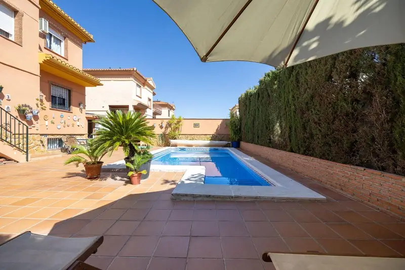Chalet en venta en Cúllar Vega, Granada