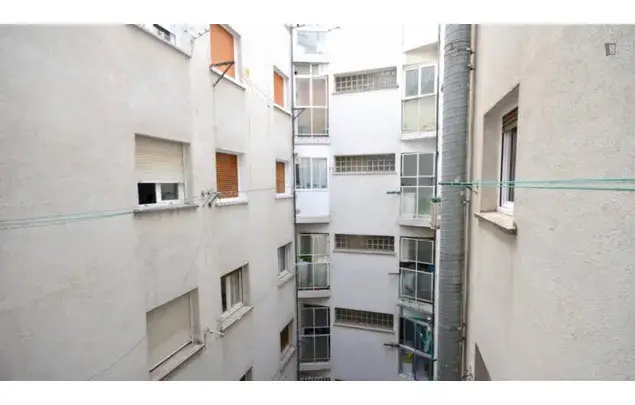 Apartamento 5 Dormitorios Madrid Zona Comercial Cerca Metro