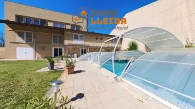 Chalet Ecológico en Tárrega con Piscina y Jardín