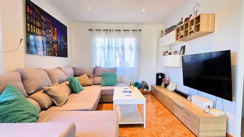 Villa en Maravisa con 4 Dormitorios, Piscina y Casa de Invitados