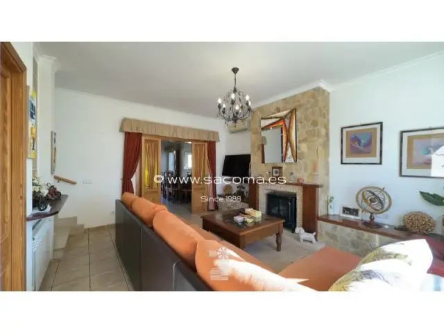 Fabulosa Casa Con Piscina, Calefacción Y Chimenea