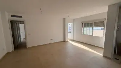 Piso Reformado en Camas 92m2 3 Dormitorios 1 Baño