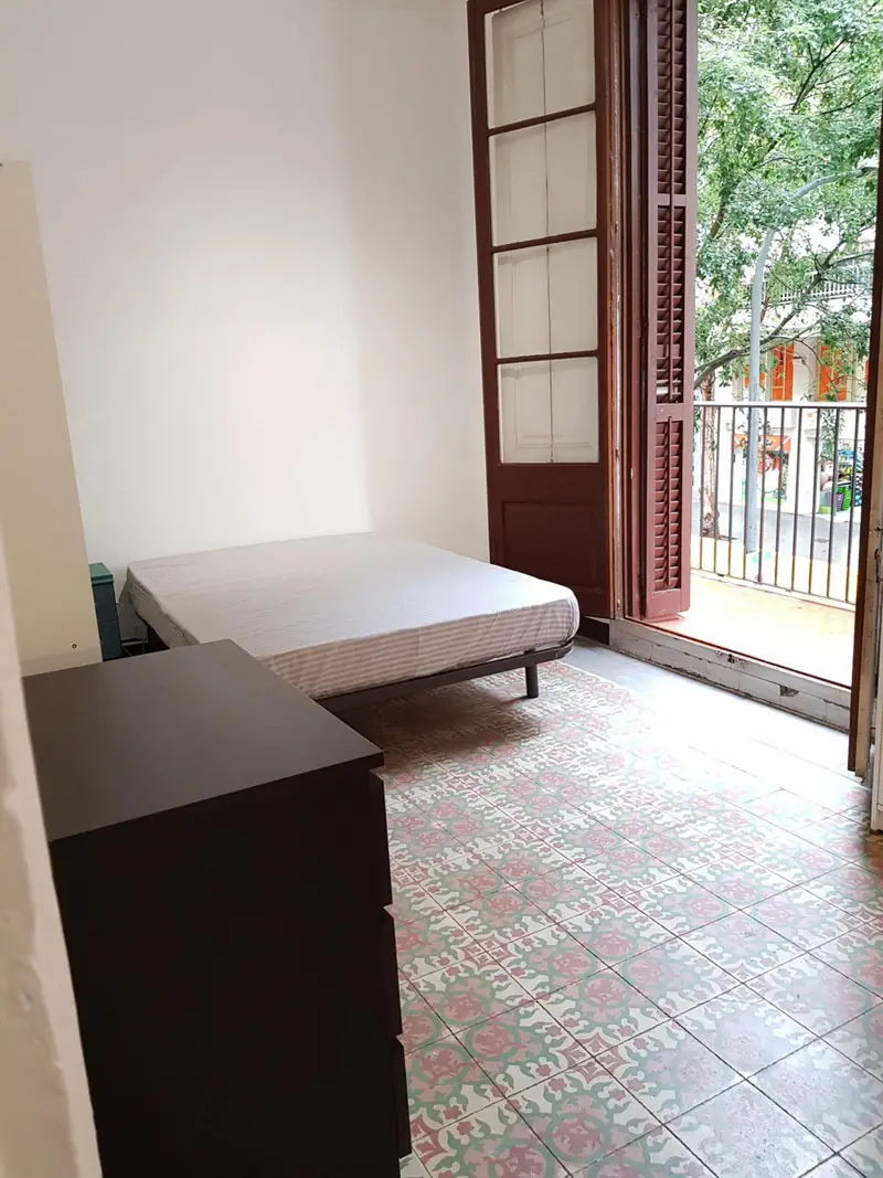 Habitacion Doble con Terraza en Piso Compartido Cerca Sagrada Familia