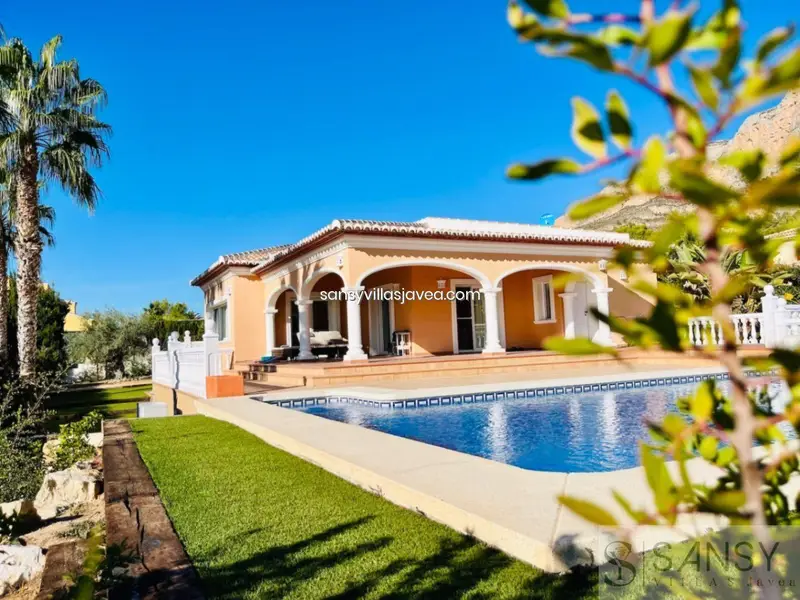 Villa en Venta en Jávea con Vistas al Montgó