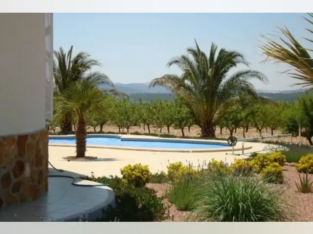 Casa Villa 4 Dormitorios Novelda Espa	
 a