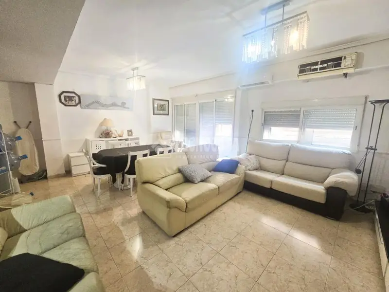 Piso en venta en Torrent con 2 terrazas y 4 dormitorios