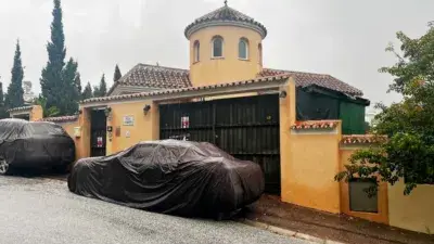 Chalet en Calahonda con Piscina y Sótano - Venta por Cesión de Remate