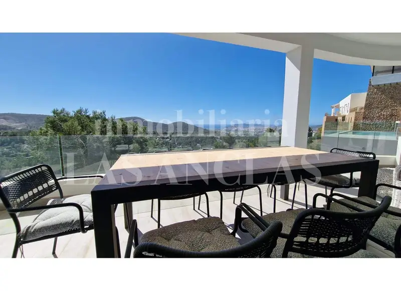 Chalet en venta en Jesús Ibiza: Villa renovada con vistas al mar