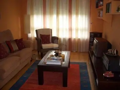 Chalet adosado reformado en Siero con garaje y parcela