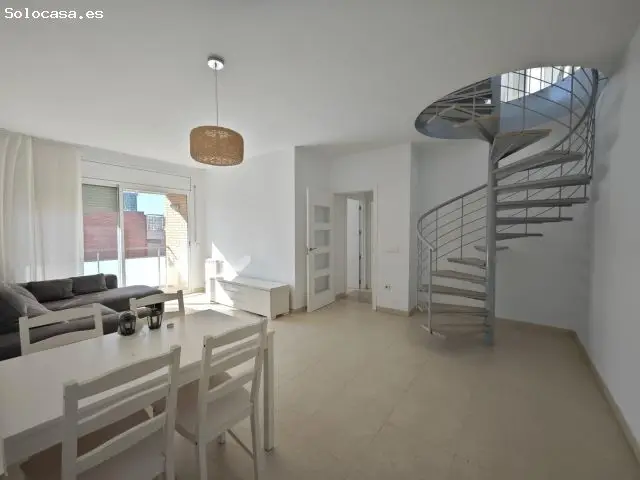 Atico en El Rieral con 2 Habitaciones y Terraza Privada