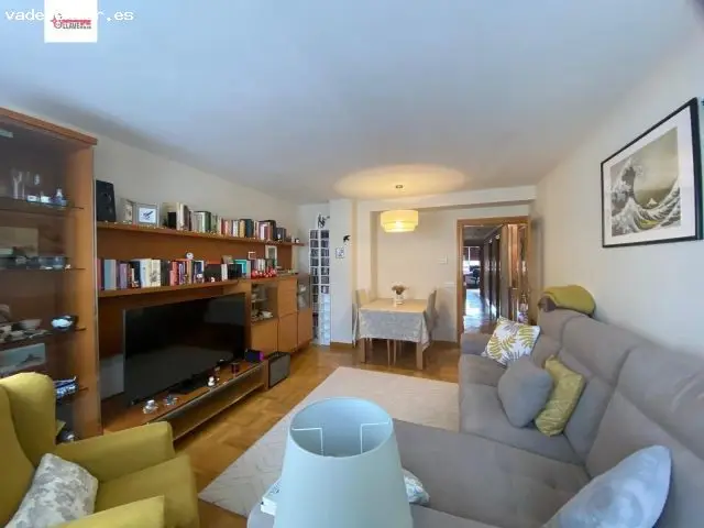 En Burgos. C/ Condes de Castilfalé. Se vende precioso piso de tres habt con empotrado, garaje y tars Villafría de Burgos