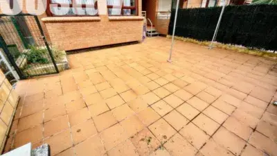 Bajo Amueblado con Garaje y Terraza en Avenida de los Ris