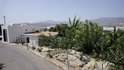 Cortijo con Parcela Edificable en Berja