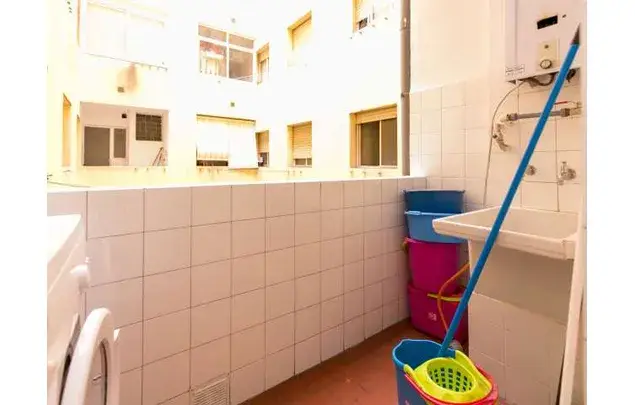 Alquiler piso estudiantes Granada 5 habitaciones 130m²