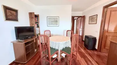 Espectacular piso en urbanizaci
ón con piscina y campo de golf