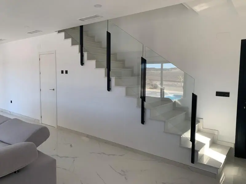 Villa de Lujo en Pinoso 180m2 4 Dormitorios Piscina 25000m2