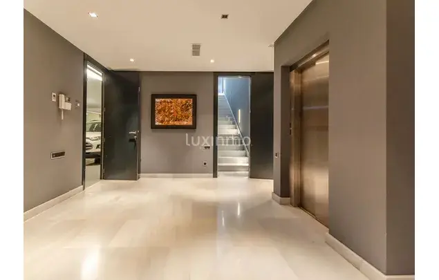 Rent 5 bedroom house of 1368 m² in Pedreguer