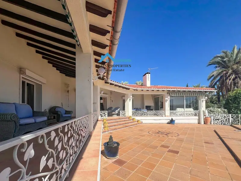 Villa de Lujo en Alfaz del Pi 6 Dormitorios Piscina Jardin