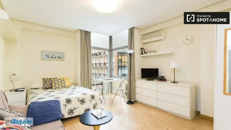 Apartamento en Salamanca: Estudio Amueblado 32m²