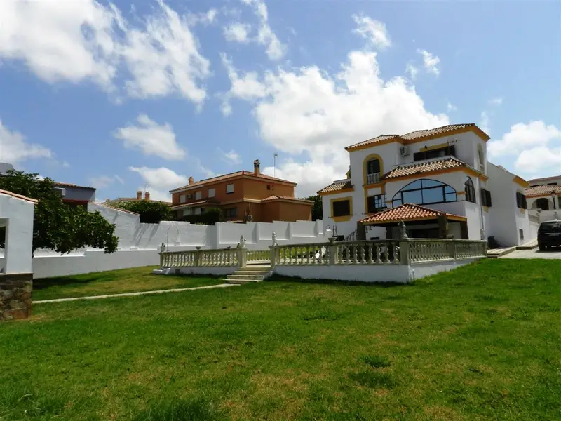 Casa Villa 4 Dormitorios Los Barrios
