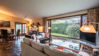 Chalet en venta con jardin 2200m2 y parcela segregable