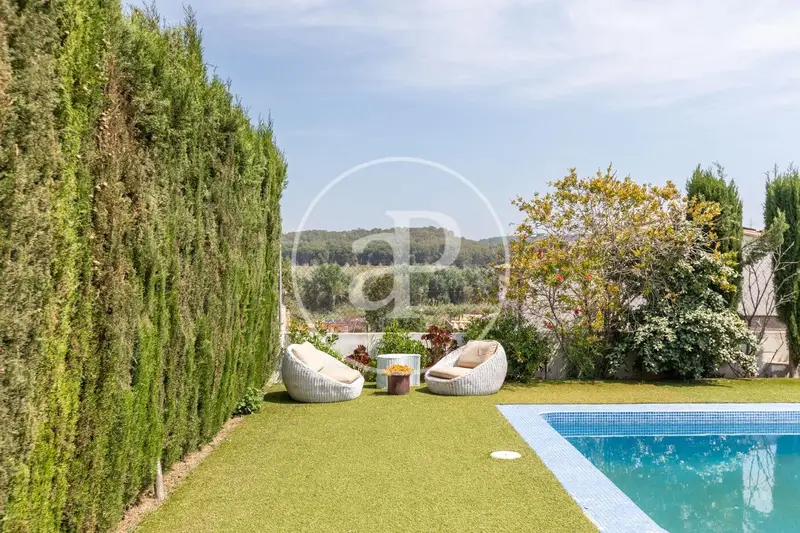 Chalet con Piscina Privada en Riba roja de Turia Valencia