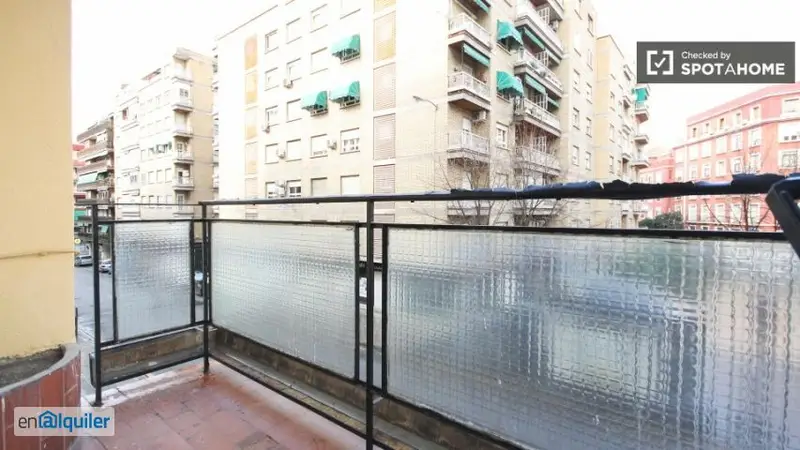 Habitacion Calida con TV en Piso Compartido Centro Granada