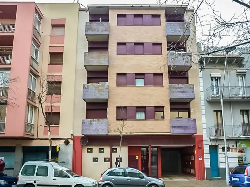 Garaje 91m2 Girona 2 habitaciones 2 baños trastero