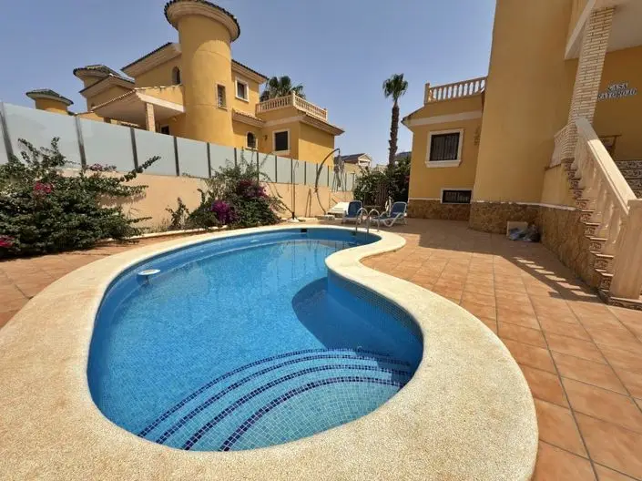 Villa en Villamartin 4 Dormitorios 2 Baños