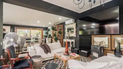 Chalet en Venta en La Vallesa con Piscina Climatizada y Vistas Panorámicas