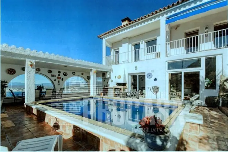 Chalet en Roses con Vistas al Mar Piscina Jacuzzi y Sauna